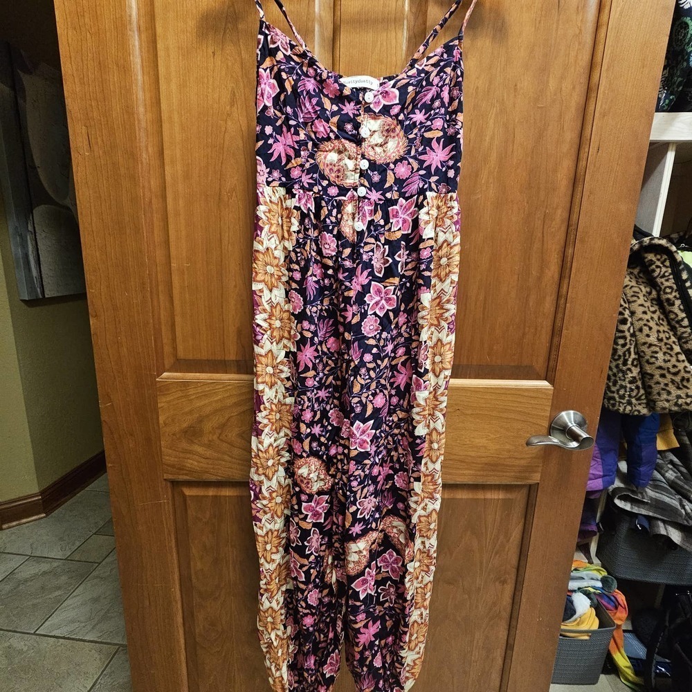 Womens sz S, Rusttydustty spaghetti straps romper, floral print